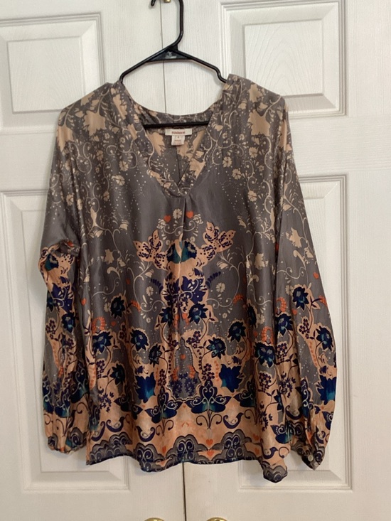 sundance boutique Tops - sundance boutique Gray Satin Floral V-Neck Blouse with Blue & Tan Motif